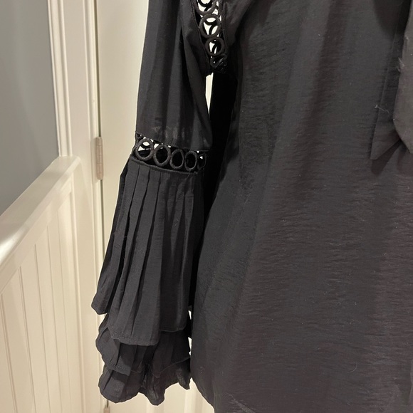 Size small See and Be Seen Flowy Top - Picture 2 of 6